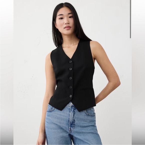 Banana Republic Factory Jackets & Blazers - BANANA REPUBLIC FACTORY HAYDEN VEST size 4
NWT